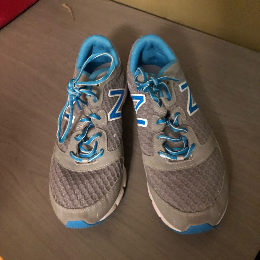 New Balance 630V2 sneakers size 10 great shape gray and teal breathable comfort